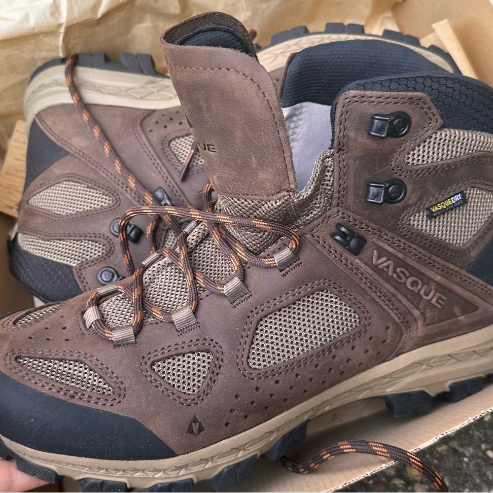 Vasque Men's Brown and Black Outdoor Boots size 11